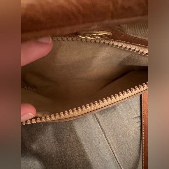 AUTHENTIC EUC GUCCI Crossbody - Picture 2 of 5